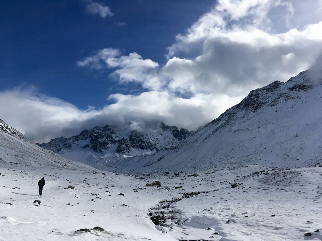 Walking towards the Col d'Arsine Walking towards the Col d'Arsine